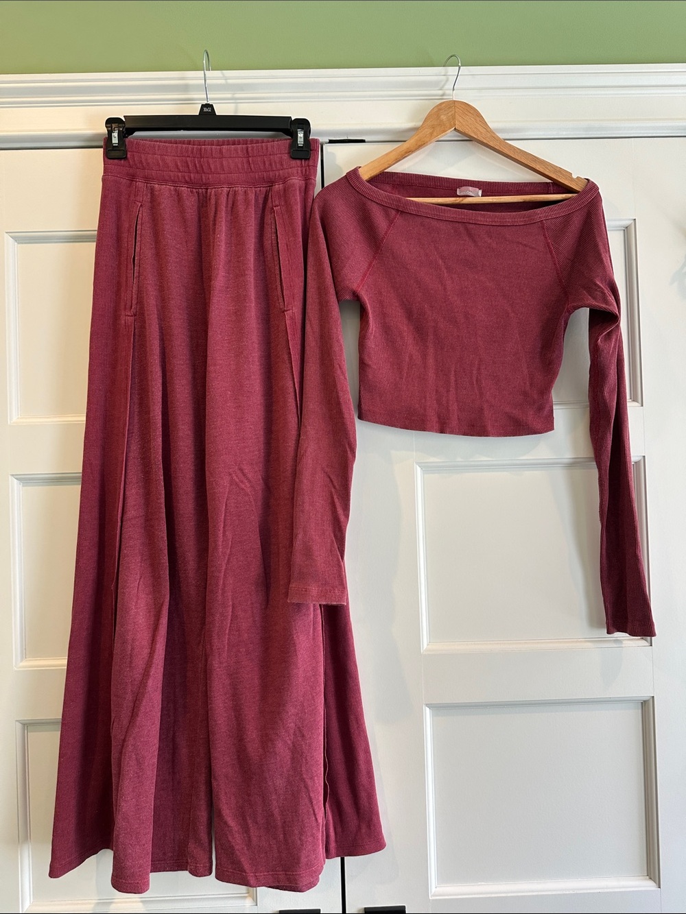 Free Peoplr Womenās Burgundy Set - cropped top and wide leg pants
